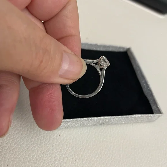 Moissanite solitaire engagement ring - Picture 7 of 8